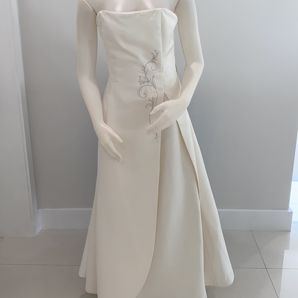 Dress - Picture 2 of 2